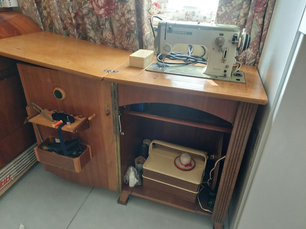 Machine à coudre Bernina + armoire, Enlèvement