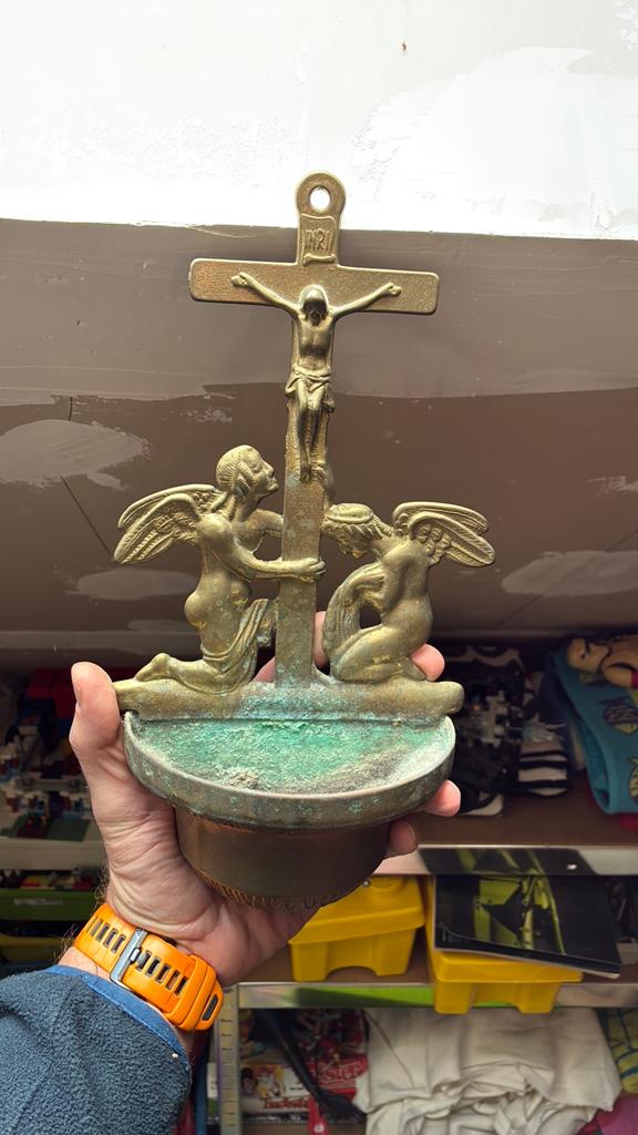 Koperen wijwatervat, Ophalen