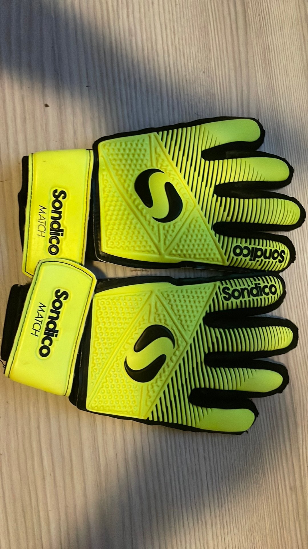 Keeper handschoenen  sondico, Sport en Fitness, Ophalen, Zo goed als nieuw, Handschoenen