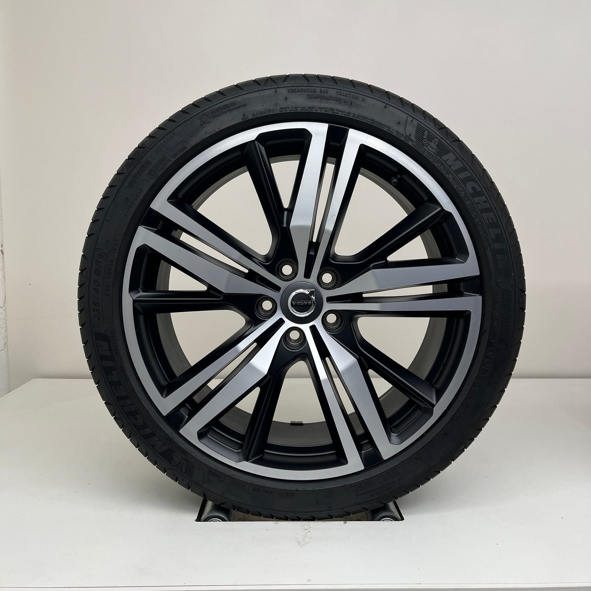 Volvo V60 / S60 - 19 inch - zomerbanden, Auto-onderdelen, 19 inch, Gebruikt, Banden en Velgen, Ophalen of Verzenden