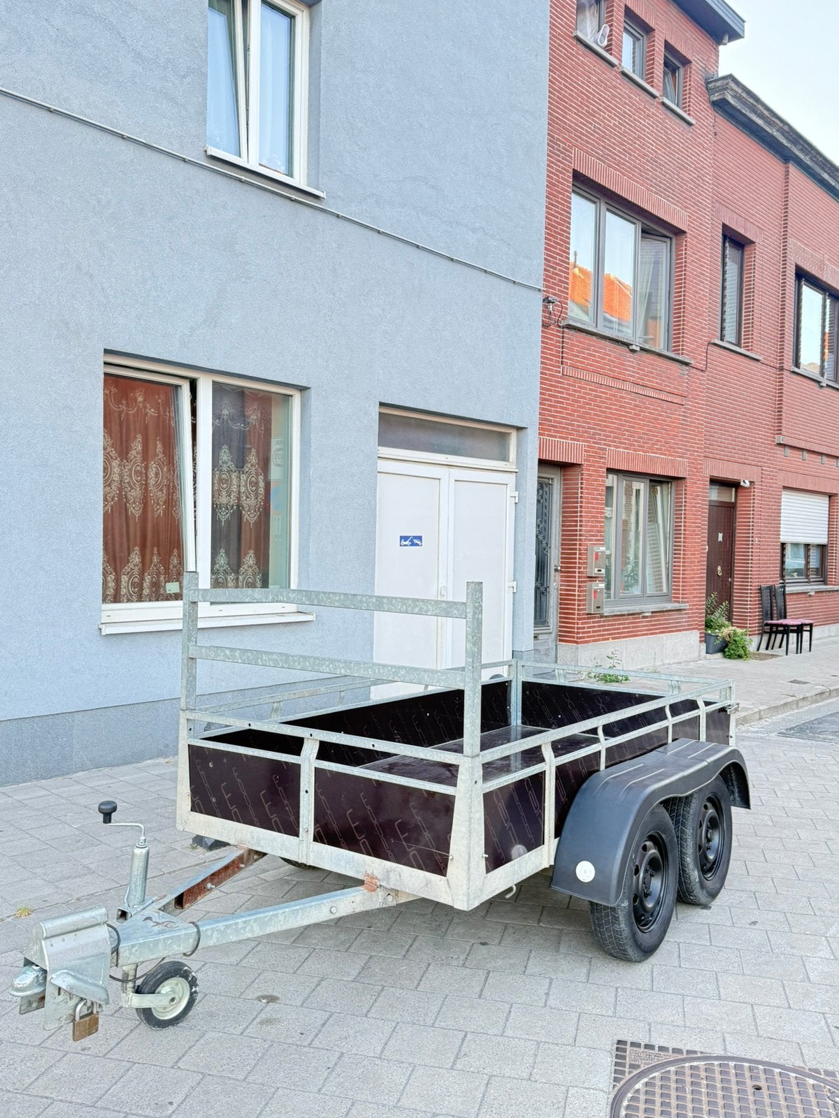 Volledig vernieuwde aanhangwagen, Ophalen, Zo goed als nieuw