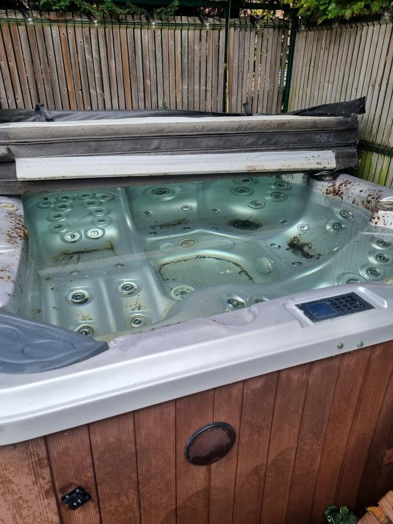 Jacuzzi avec nouvelle couverture, Enlèvement, Pompe