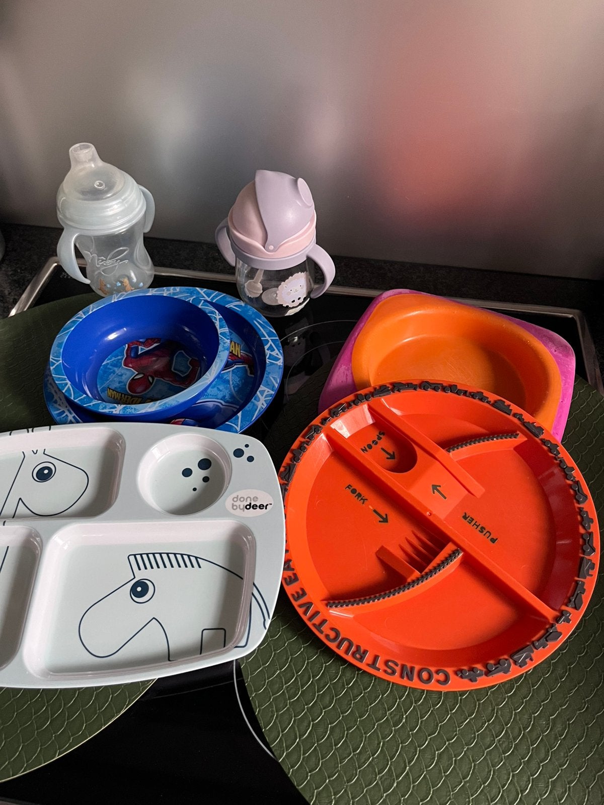 Kinderbord babybord etc, Kinderen en Baby's, Babyvoeding en Toebehoren, Ophalen, Gebruikt, Drinkbeker