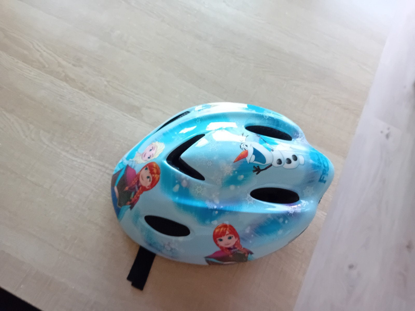 Fietshelm voor kinderen Frozen, Fietsen en Brommers, Ophalen, Zo goed als nieuw