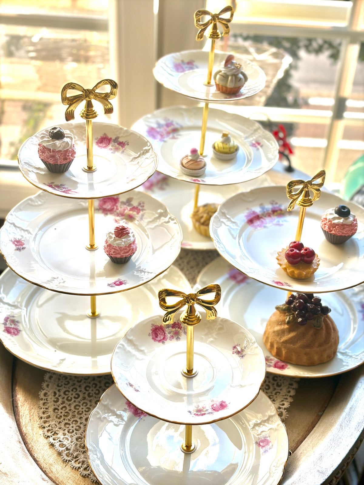 High teaparty essentialsset met 4 etagères Mosa Maastricht, Huis en Inrichting, Demontabel, Taartplateau, Ophalen of Verzenden