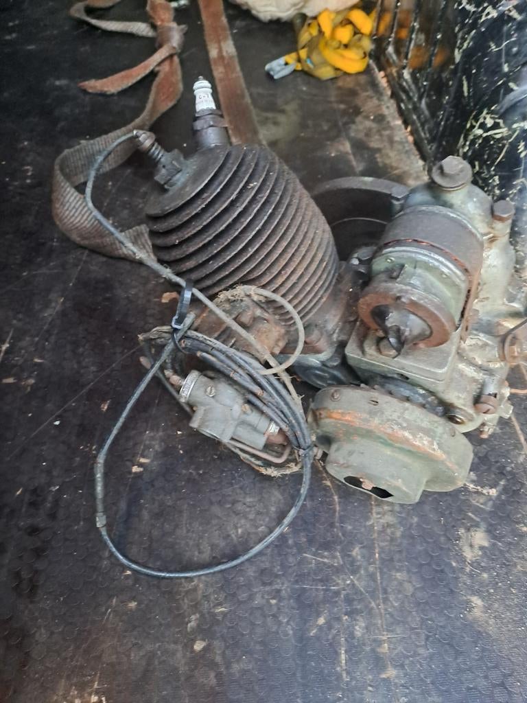 Gillet motorblok 175 cc  jaren 30 kick starter ontbreekt, Ophalen
