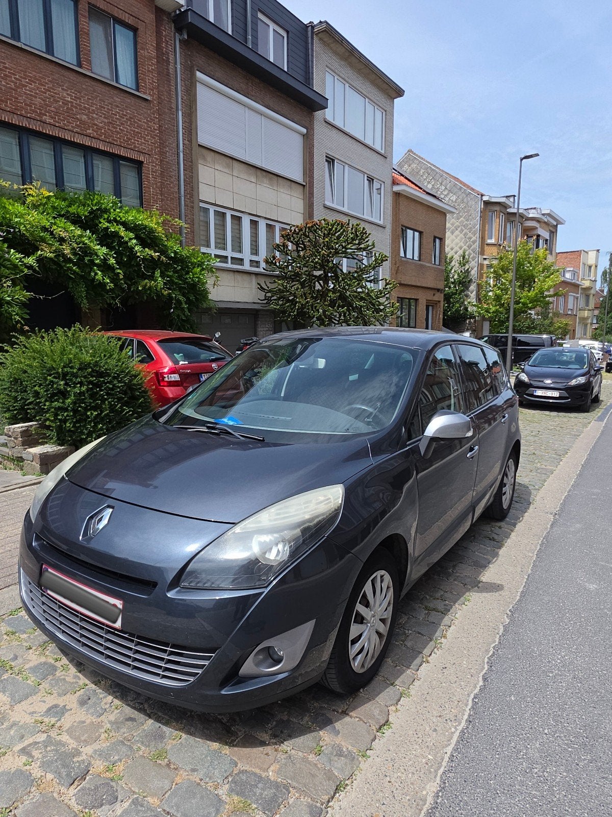 Renault Scénic 1.6 essence, Argent ou Gris, Boîte manuelle, Noir, 5 portes