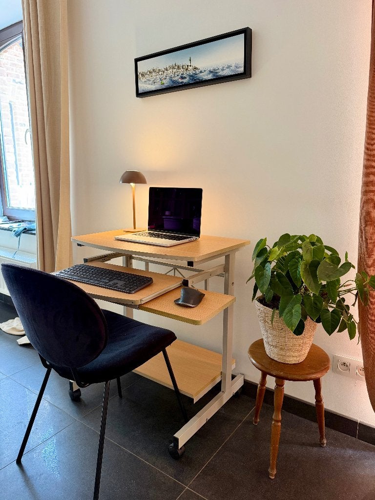 Petit bureau sur roulettes, Enlèvement, Utilisé, 70 cm, Bois