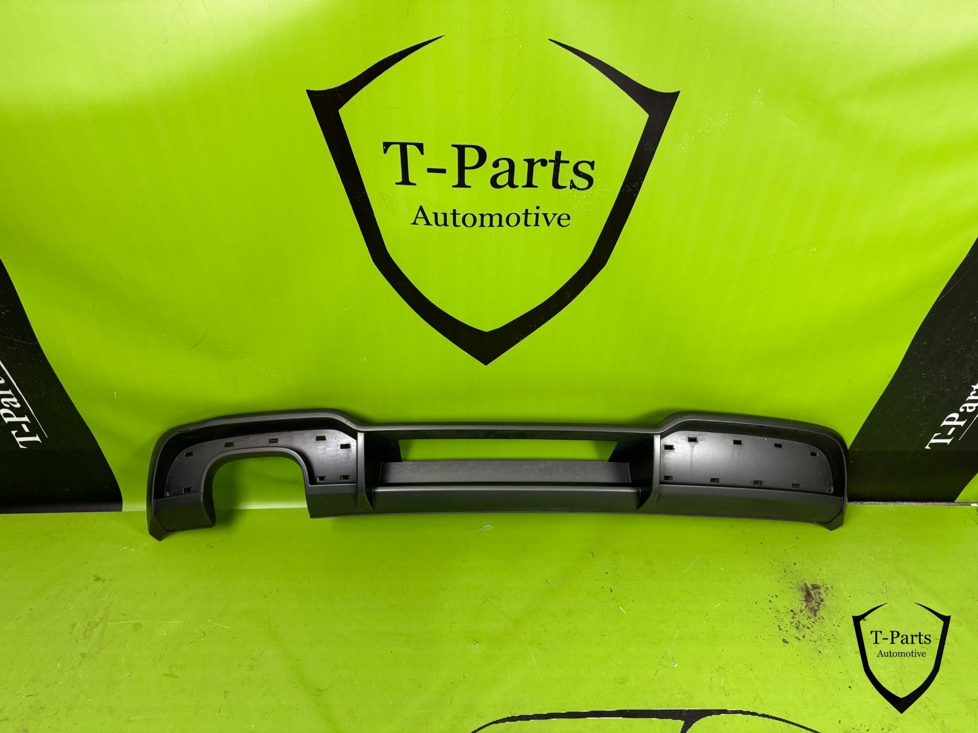diffuseur de pare-chocs arri re Audi A3 8V5807521S S-Line, Autos : Pièces & Accessoires, Pare-chocs, AUDI AG, Auto-Union-Strasse 1
85045  Ingolstadt, DE