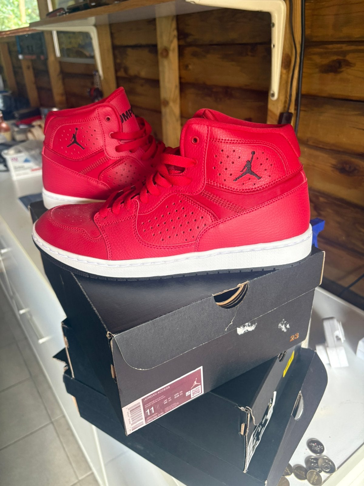 GLOEDNIEUW: Jordan Access 'Gym Red' - Maat 45 -, Kleding | Heren, Schoenen, Ophalen, Overige kleuren, Nieuw, Sneakers