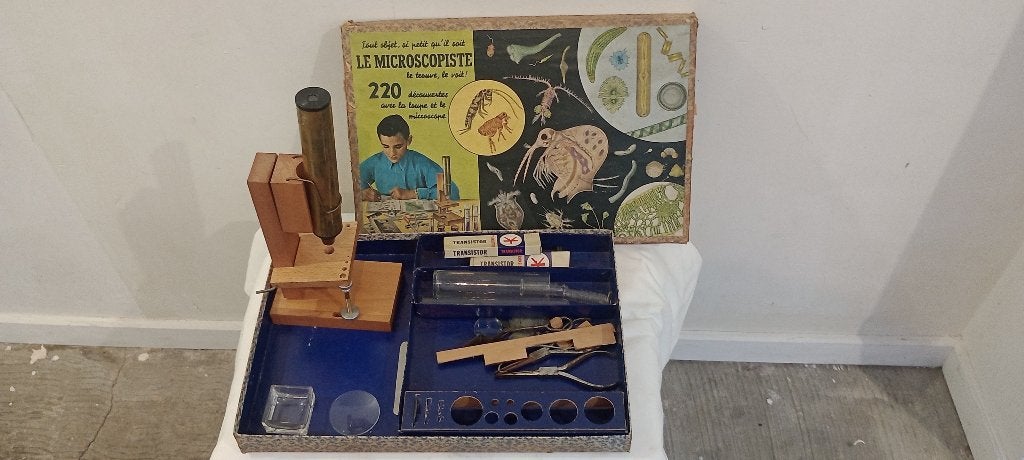 Microscope vintage en bois et laiton Kosmos, Enlèvement ou Envoi, Utilisé