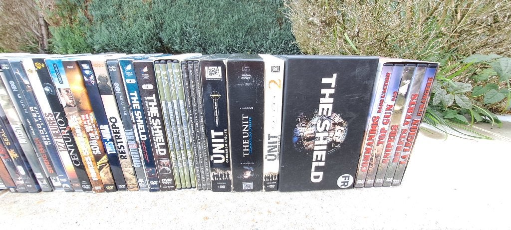 100 dvd d'action / guerre, CD & DVD, DVD | Action, Guerre, Comprend un livret, Français, Comme neuf