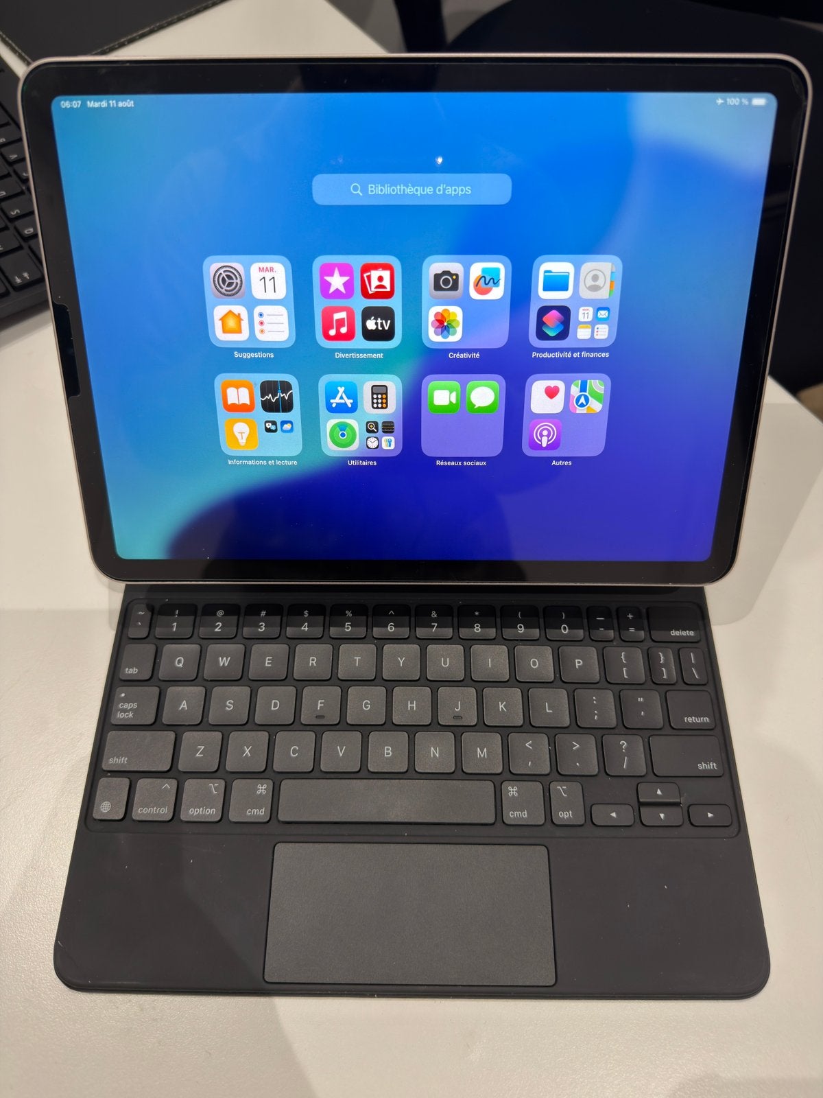 iPad Air 5e génération 256 Go + Magic Keyboard, Informatique & Logiciels, Apple iPad Tablettes, Enlèvement, Comme neuf, Wi-Fi