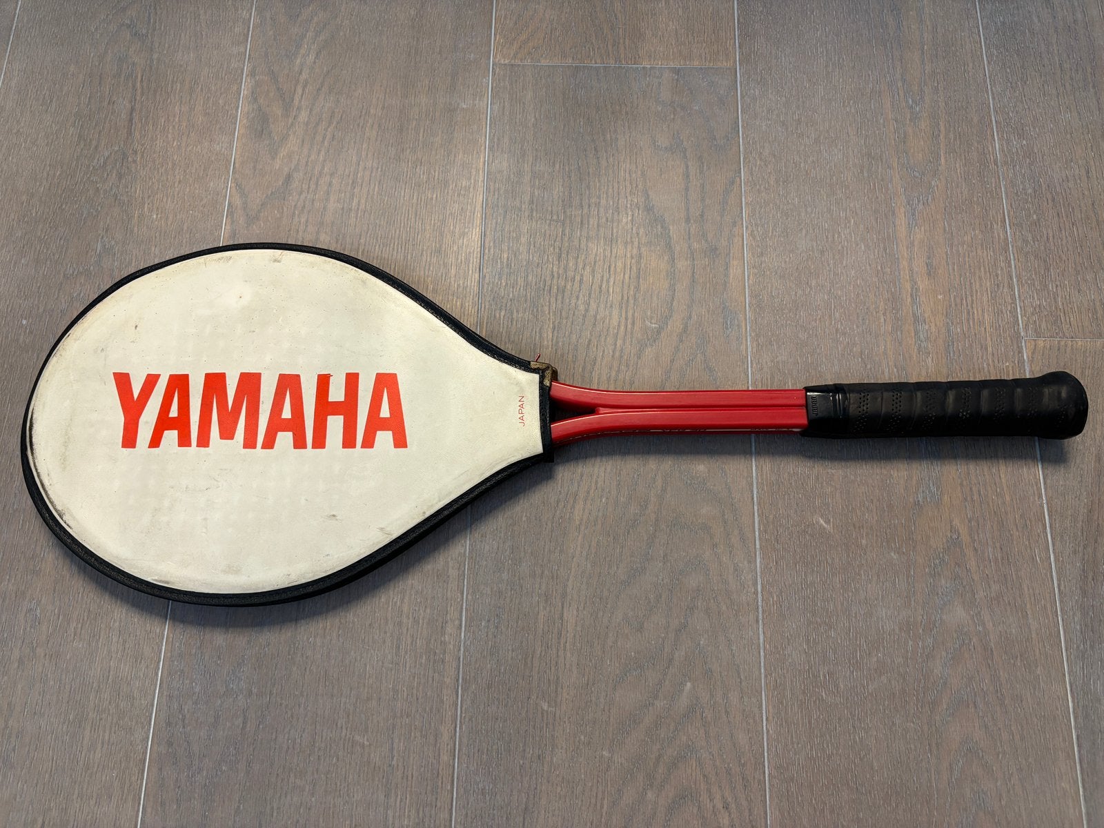 Yamaha YFG30 racket - rood, met beschermhoes, Sport en Fitness, Tennis, Ophalen of Verzenden, Gebruikt, Racket, Overige merken