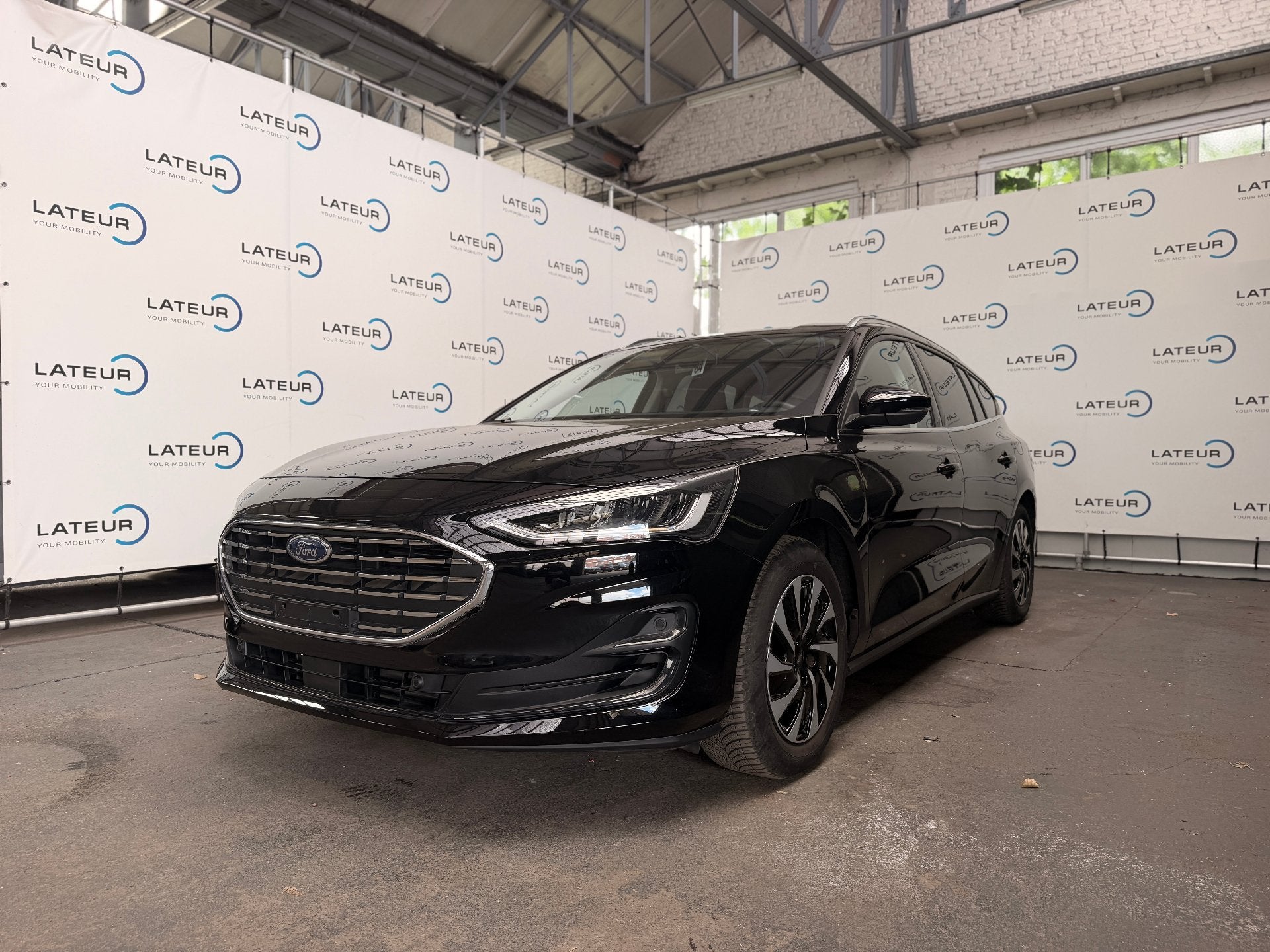 Ford Focus Titanium 1.0i EcoBoost 125pk / 92kW mHEV M6 - Cli, Stof, Gebruikt, Overige kleuren, Grijs