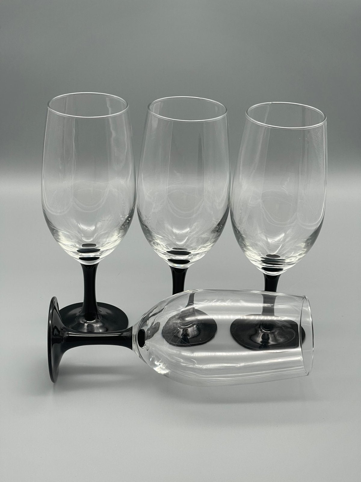 Set de 4 verres à vin Luminarc avec base noire — France, Enlèvement ou Envoi, Utilisé