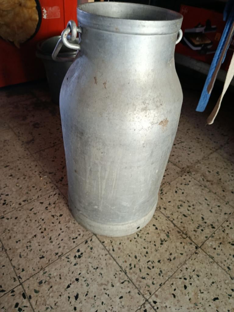 Grand pot à lait ancien . Deux pièces disponibles, Enlèvement