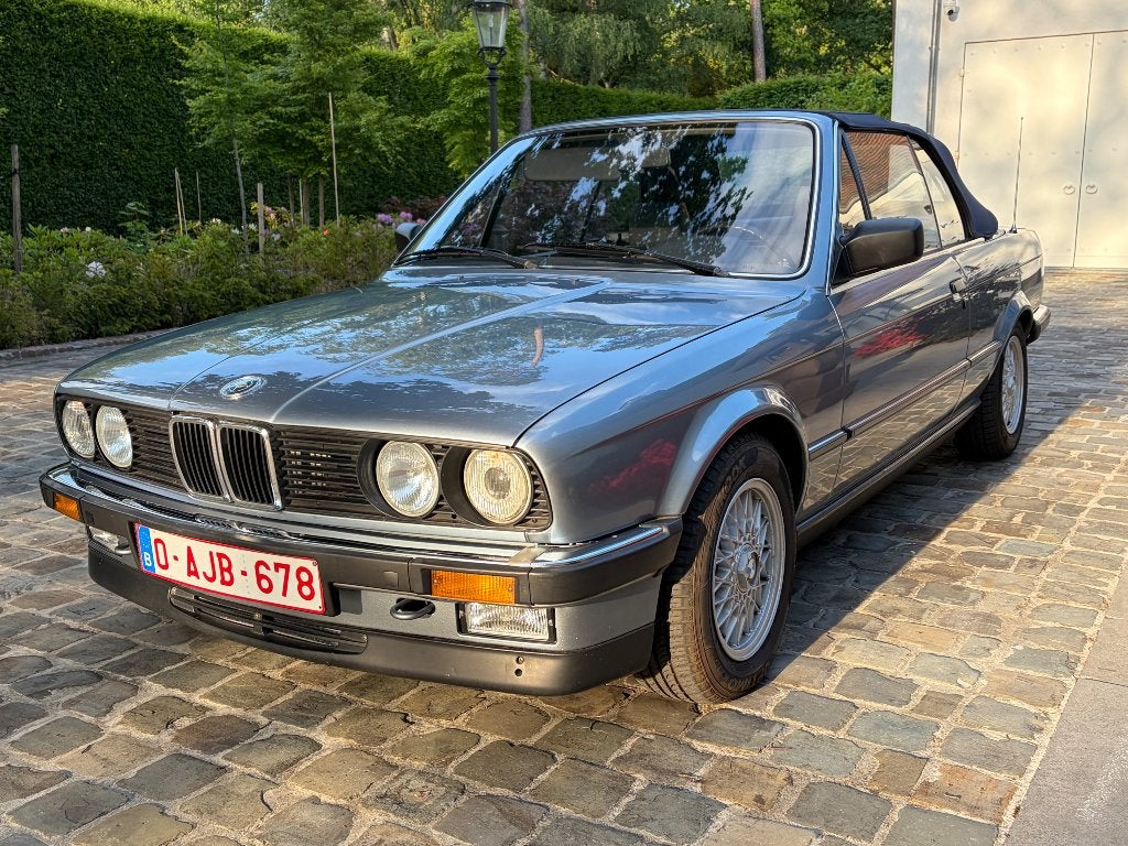 BMW E30 325i Cabrio handgeschakeld en in uitstekende staat, Auto's, 4 zetels, Achterwielaandrijving, 2494 cc, Cabriolet