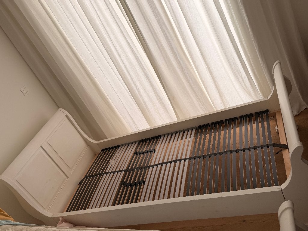 twee éénpersoonsbedden + lattenbodem + matras, Maison & Meubles, Chambre à coucher | Lits, Comme neuf, Une personne, 90 cm, 200 cm