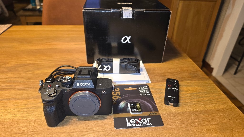 A vendre Sony A7 IV Comme neuf seulement 1144 clics, TV, Hi-fi & Vidéo, Carte mémoire, Stabilisation d'image, Comme neuf, Enlèvement