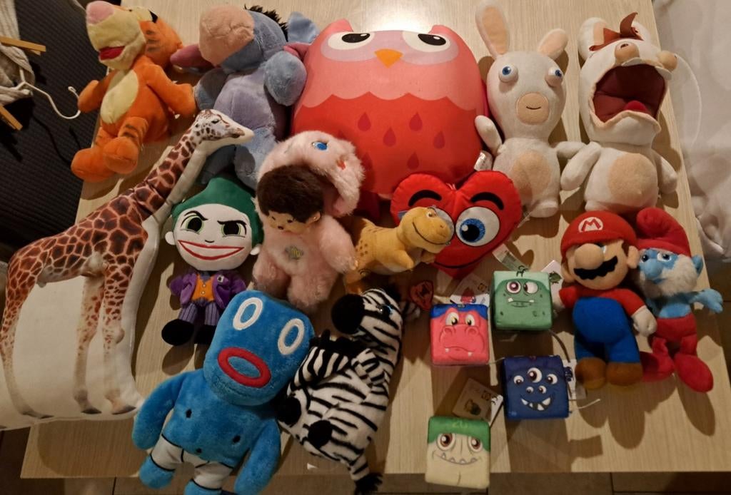 Lot de 18 peluches et 1 figurine., Ophalen