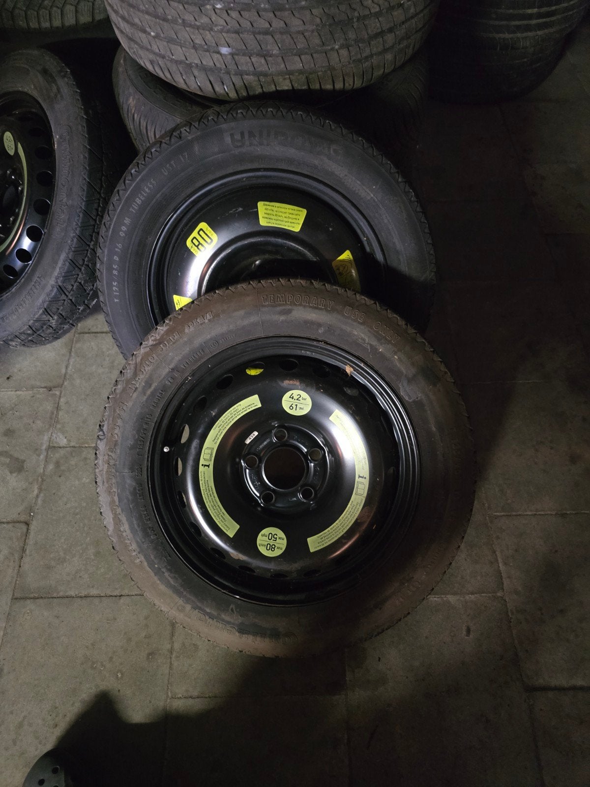 Roue de secours et jantes de secours, modèles multiples, Enlèvement