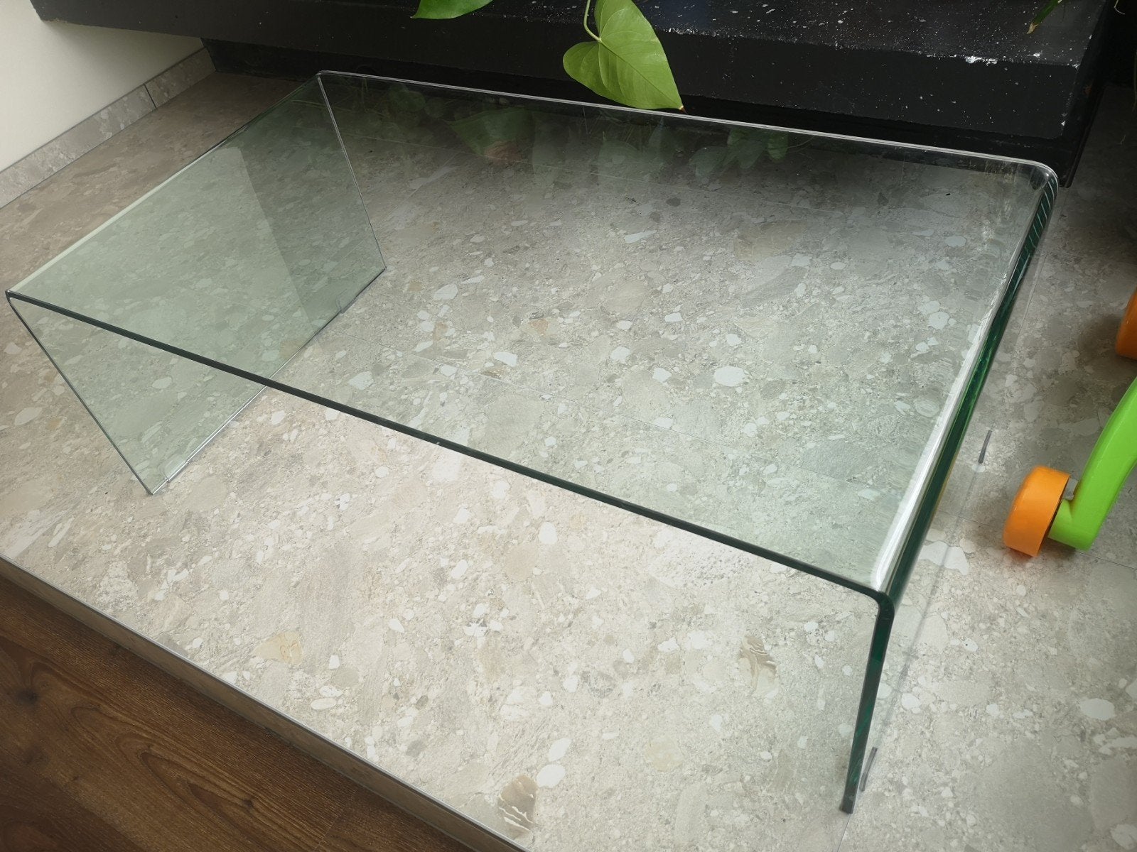 Glazen tafel te koop, Ophalen