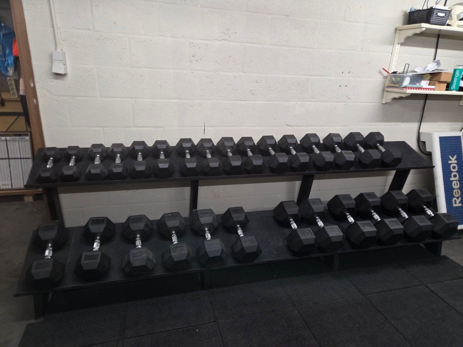 hex dumbell set 5kg-40kg + dumbell rek, Sports & Fitness, Enlèvement, Comme neuf, Dos, Haltère