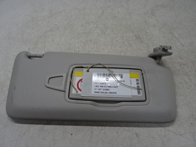 ZONNEKLEP RECHTS Mercedes-Benz CLA (117.3) (01-2013/03-2019), Gebruikt, Mercedes-Benz, Mevr. I. Hauben, Rue de l'Espoir 34 34
4030  GRIVEGNÉE, BE