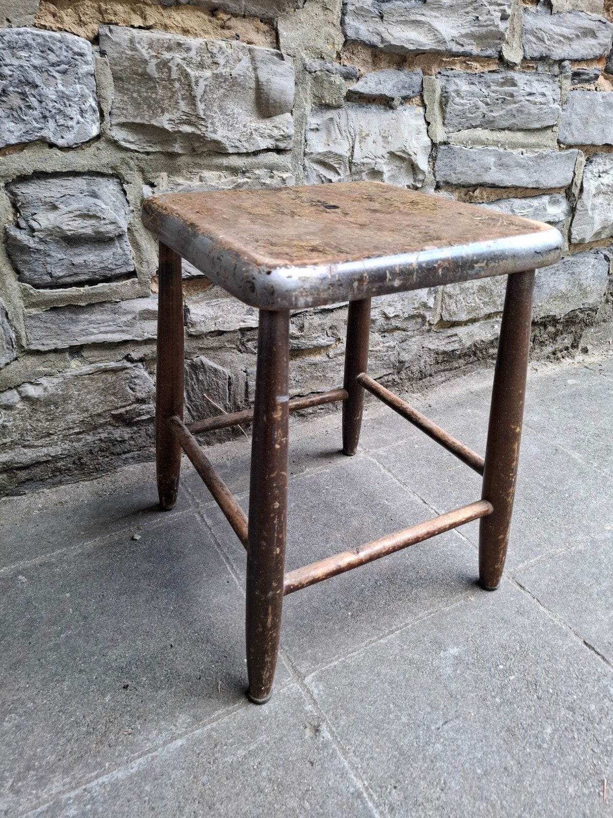 Ancien Tabouret, Enlèvement