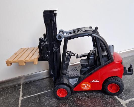 Bruder 02511 Linde H30D vorkheftruck met pallet, Ophalen, Zo goed als nieuw