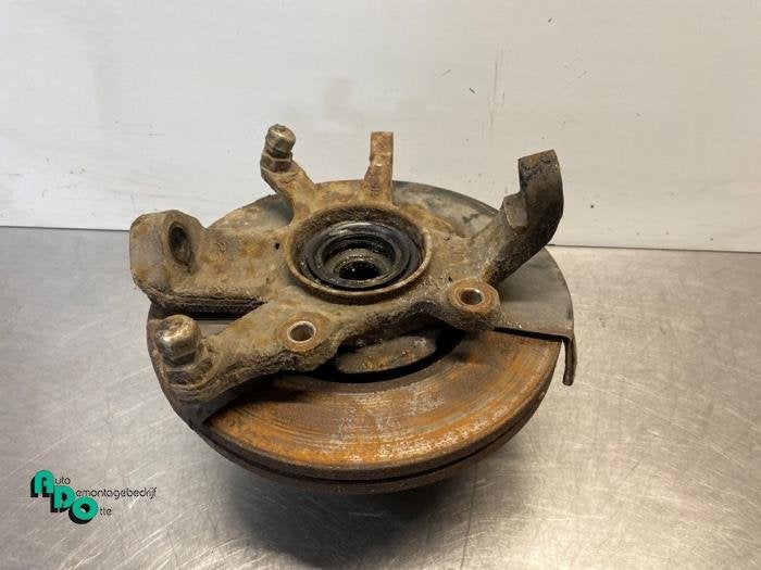 Fusee rechts-voor van een Nissan Terrano (Terrano II 93-), Gebruikt, -, -, Ophalen of Verzenden