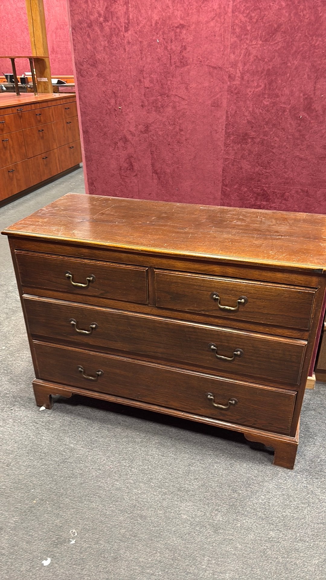 Petite commode en bois massif, Antiquités & Art, Antiquités | Meubles | Armoires, Enlèvement