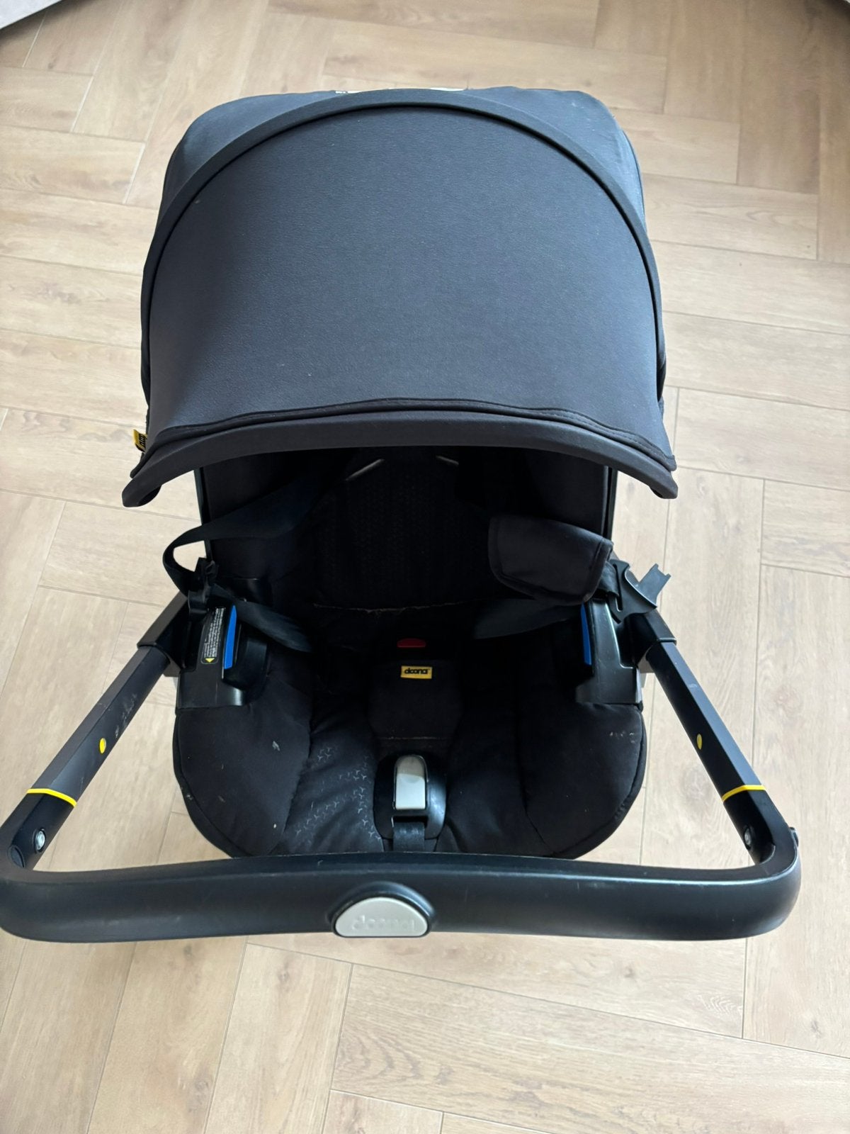 Doona + regenhoes + isofix, Enlèvement, Comme neuf, Poussette