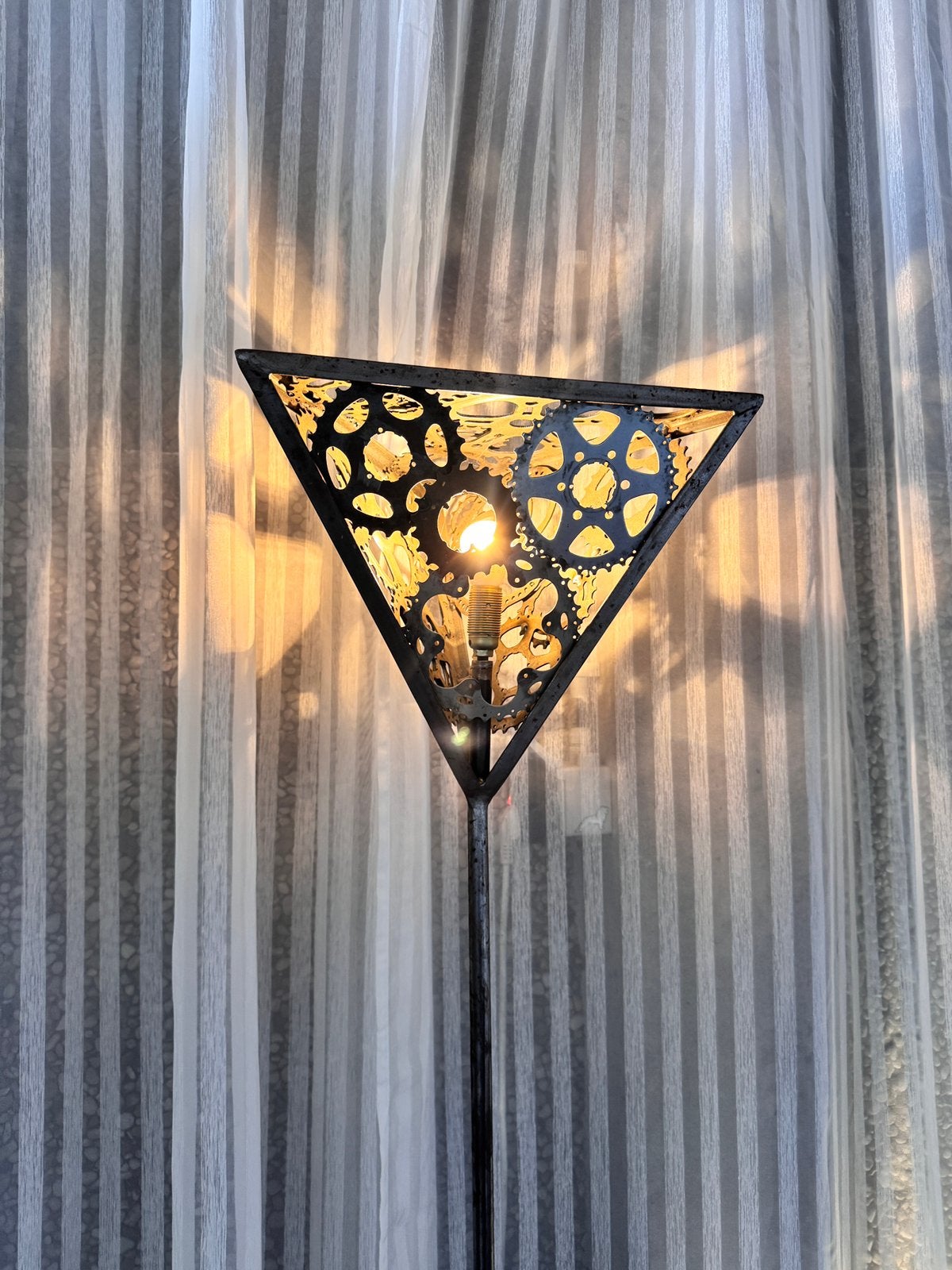Lampe industrielle artisanale – unique – Style loft / vélo, Maison & Meubles, Lampes | Lampadaires, Enlèvement
