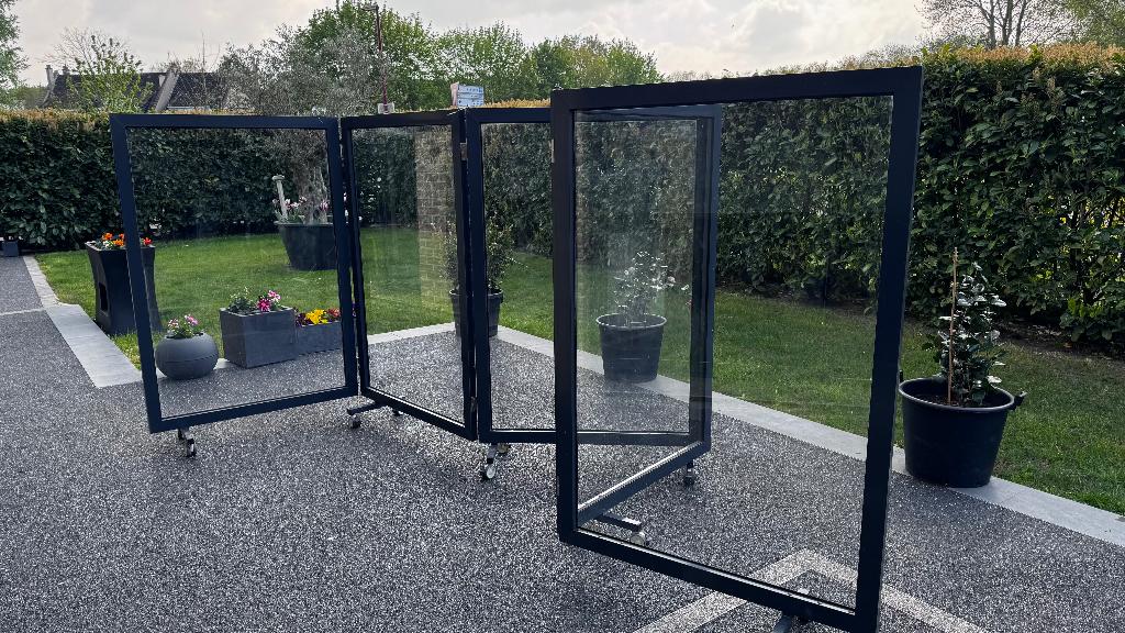 mobiel glazen terrasscherm, Tuin en Terras, Ophalen, Zo goed als nieuw