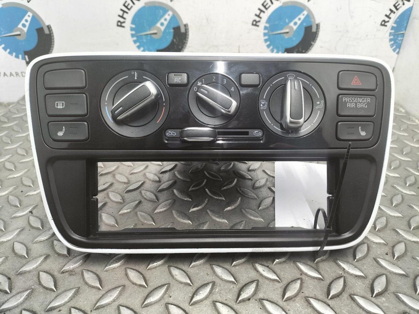 VOLKSWAGEN UP 121 1.0 high up! KACHEL BEDIENINGSPANEEL 1S082, Ophalen of Verzenden, Gebruikt, ARN erkend