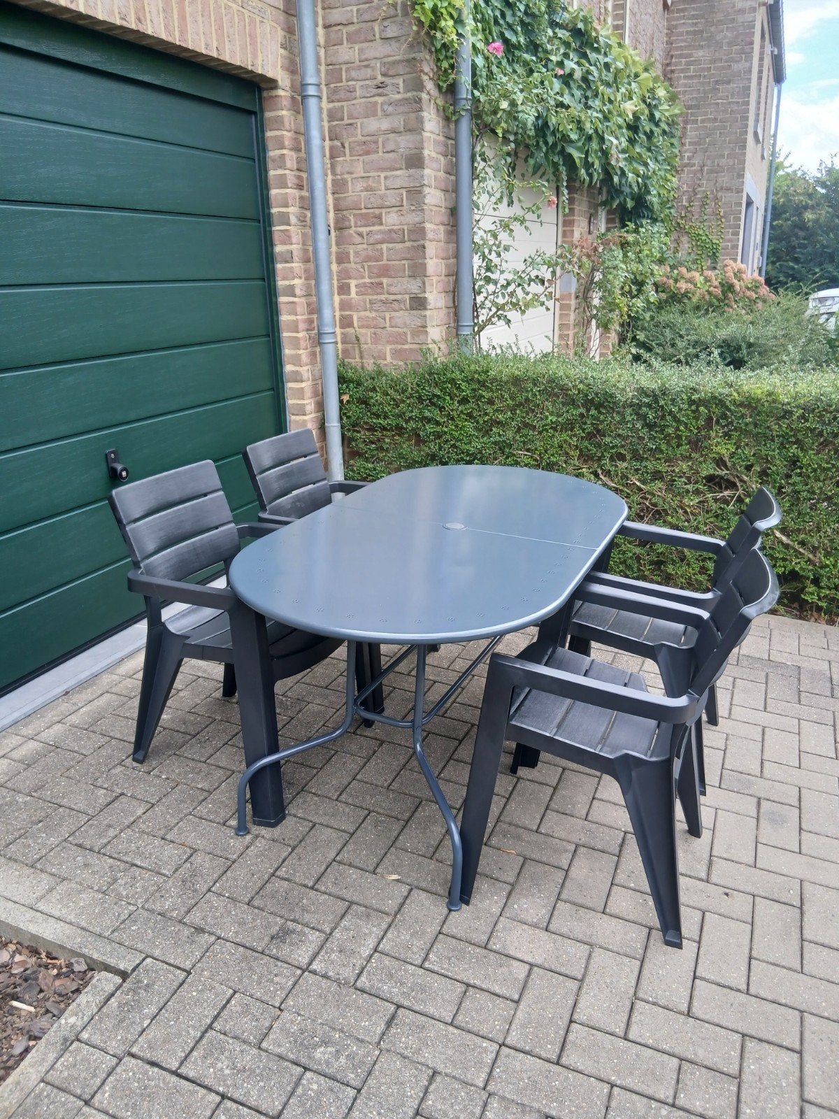 Ensemble 1 table ovale en métal + 4 fauteuils monoblocs, Jardin & Terrasse, Utilisé, Autres matériaux, Sets de jardin, Enlèvement