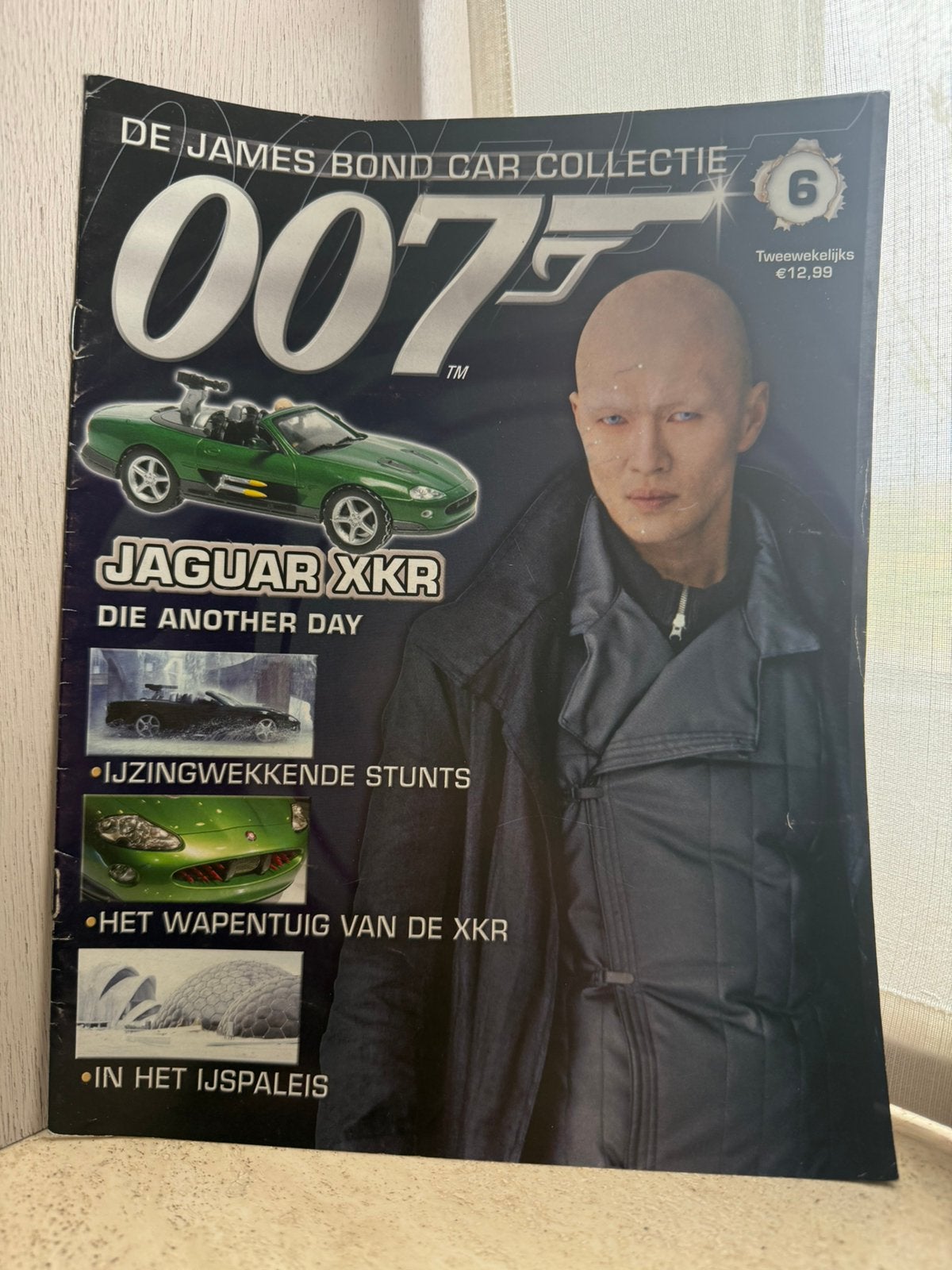 Magazine James Bond Un autre jour avec la Jaguar XKR, Hobby & Loisirs créatifs, Enlèvement ou Envoi, Comme neuf, Voiture, Universal Hobbies