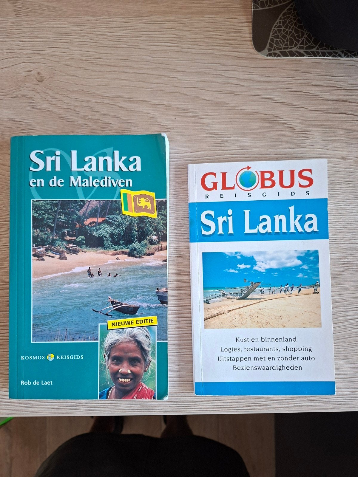 boekjes - Sri Lanka, Boeken, Ophalen of Verzenden, Reisgids of -boek, R. de Laet, Gelezen