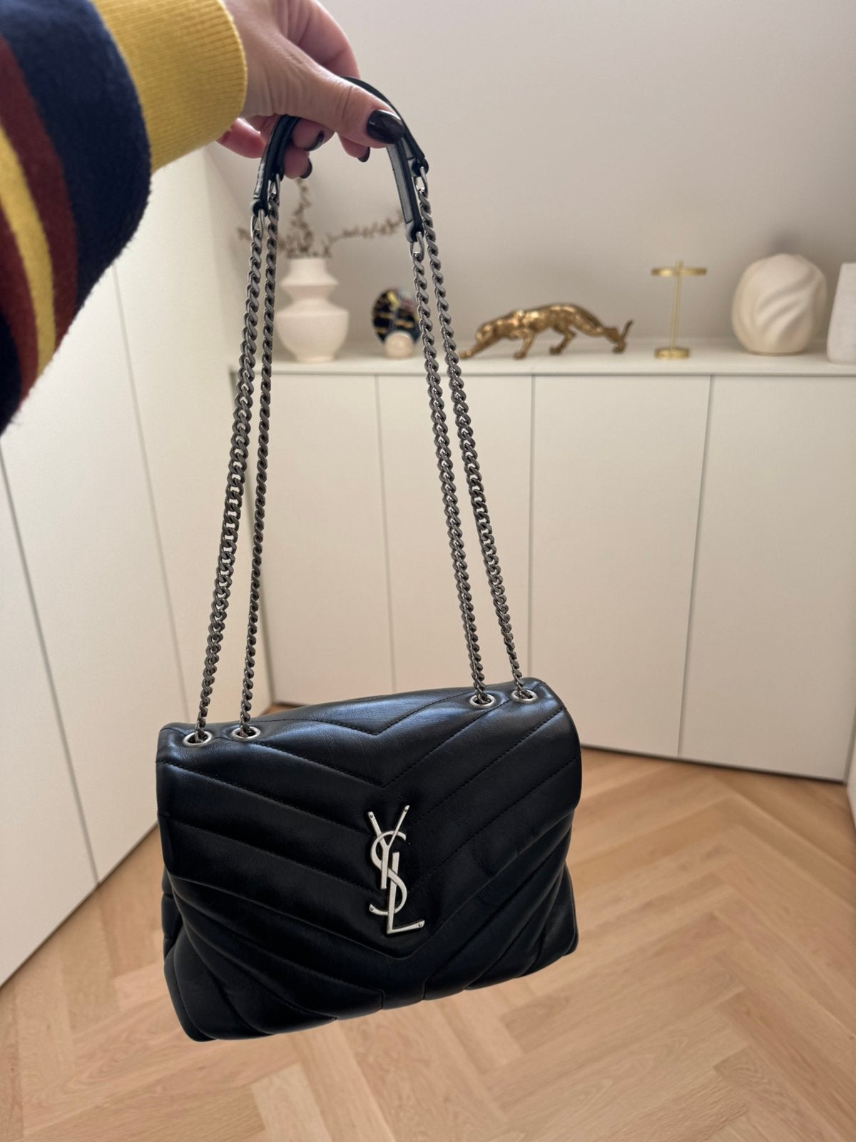 Yves Saint Laurent loulou medium, Bijoux, Sacs & Beauté, Enlèvement, Comme neuf, Noir