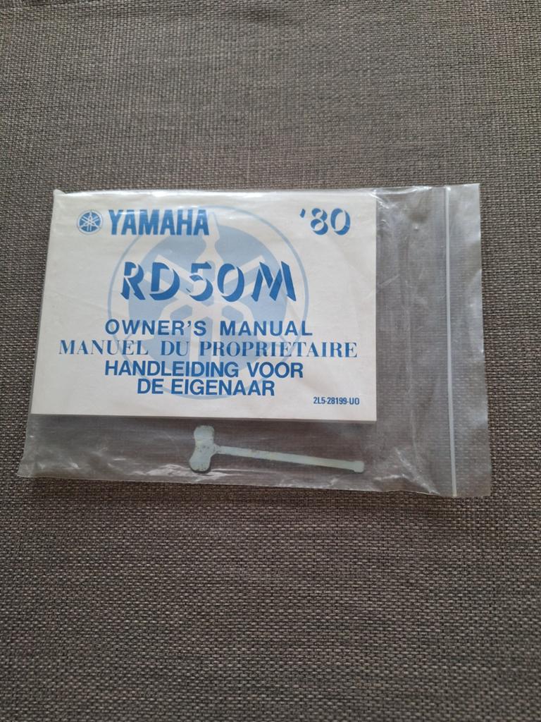 Yamaha RD 50 M   '80 handleiding nog nieuw in verpakking., Vélos & Vélomoteurs, Pièces de cyclomoteur | Oldtimers & Ancêtres, Enlèvement