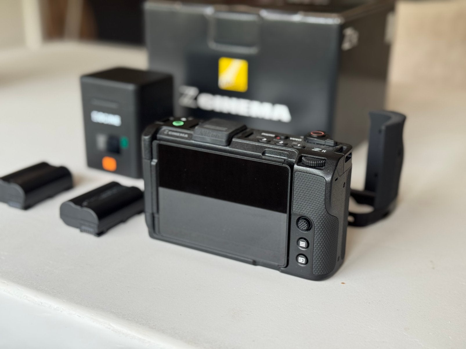 Nikon ZR + half cage + 2 extra batterijen, Audio, Tv en Foto, Fotocamera's Digitaal, Ophalen of Verzenden, Nieuw, Grip, Nikon