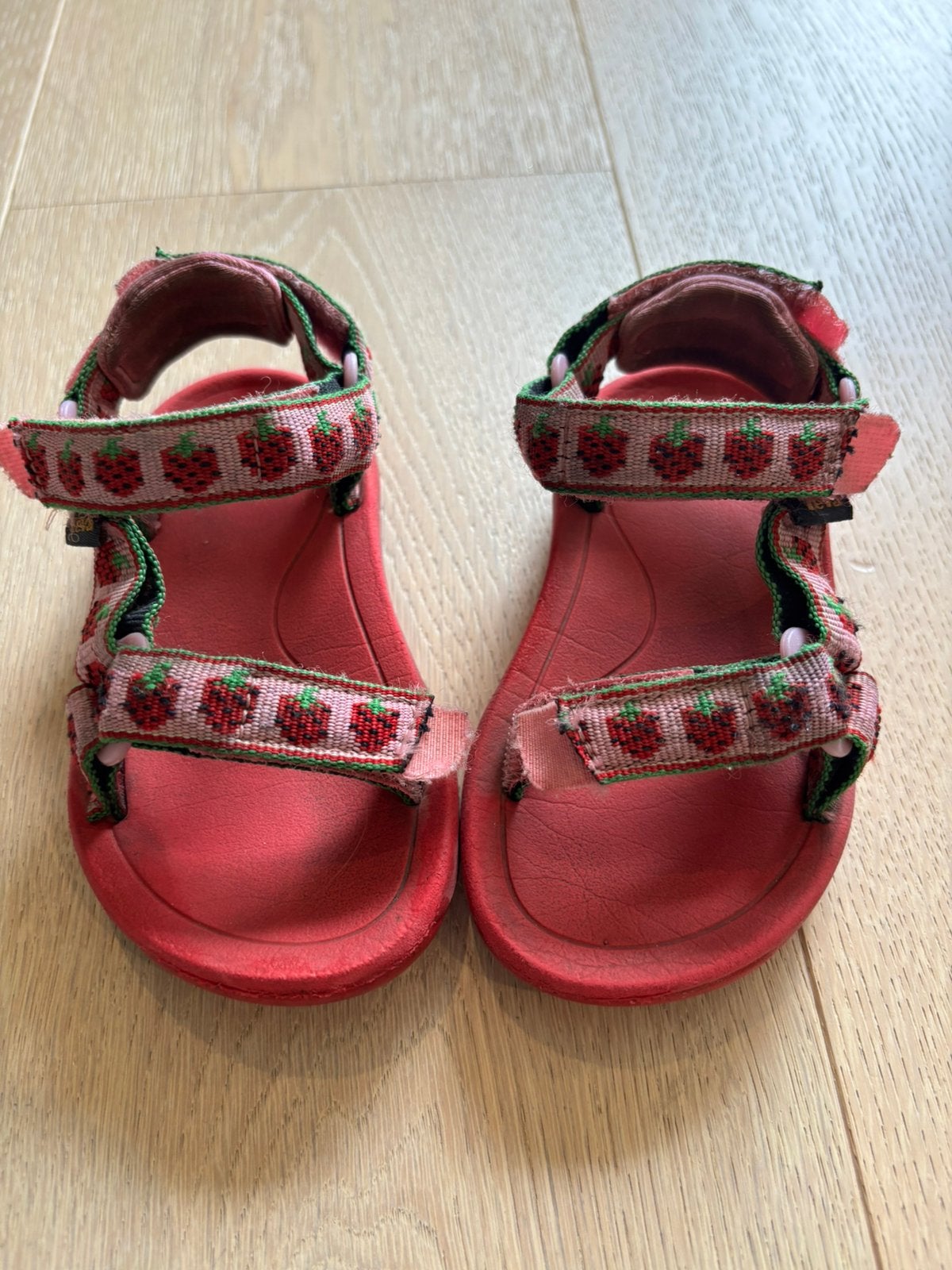 Teva peuter UK 5 junior, Enfants & Bébés, Vêtements enfant | Chaussures & Chaussettes, Enlèvement, Utilisé