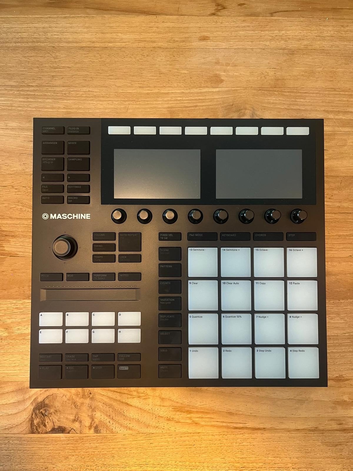 Maschine MK3 + Fönik stand + Decksaver
NIEUW! In verpakking!, Muziek en Instrumenten, Dj-sets en Draaitafels, Ophalen of Verzenden