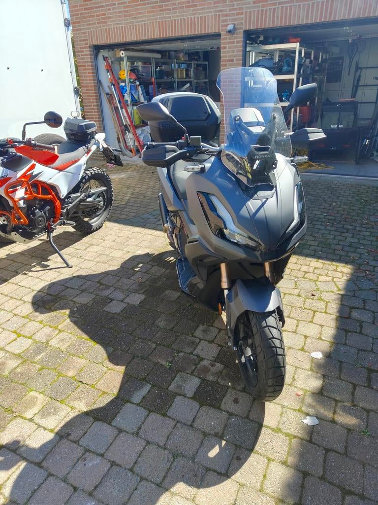 Honda ADV350, Particulier
