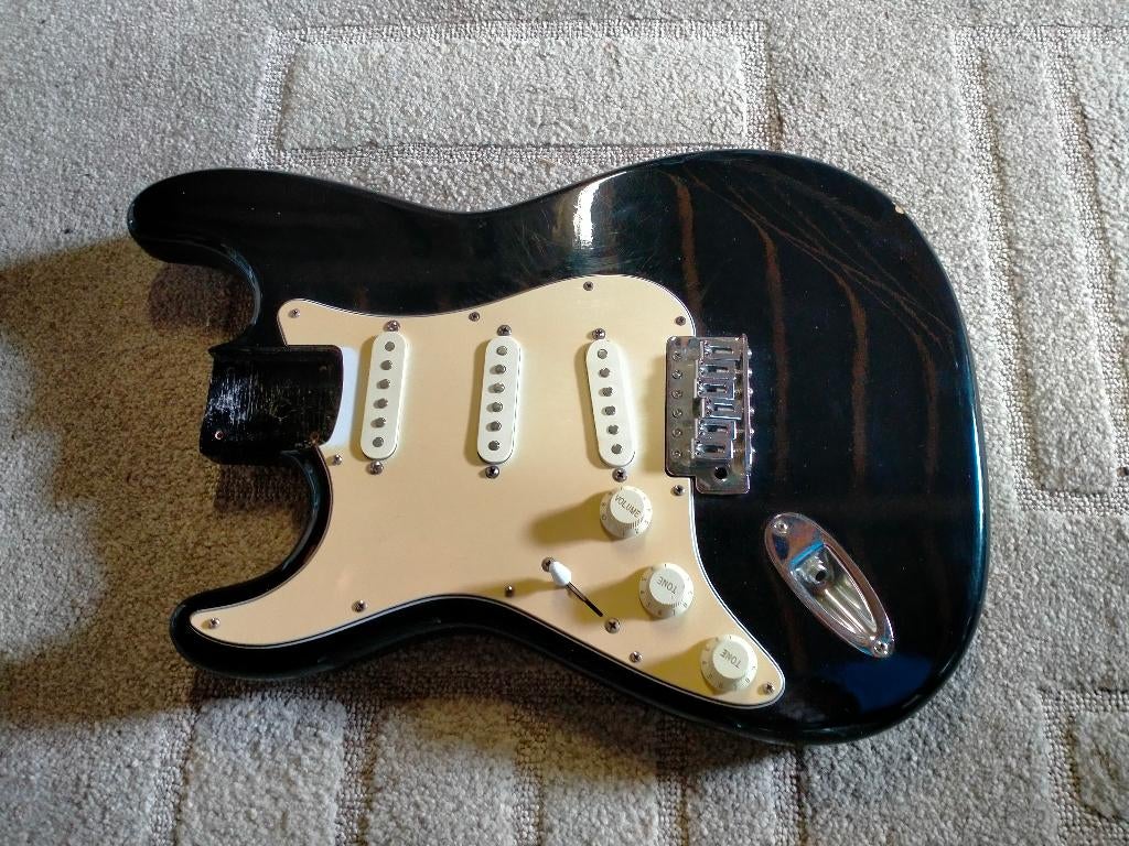 corp de stratocaster fender ,gaucher.(copie), Enlèvement ou Envoi, Utilisé