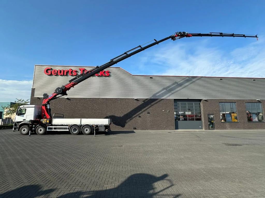 Mercedes-Benz Arocs 3251 8X2 + HMF 7020-K7 FJ 1400-K6 KRAAN/, Automaat, Euro 6, Wit, Mercedes-Benz