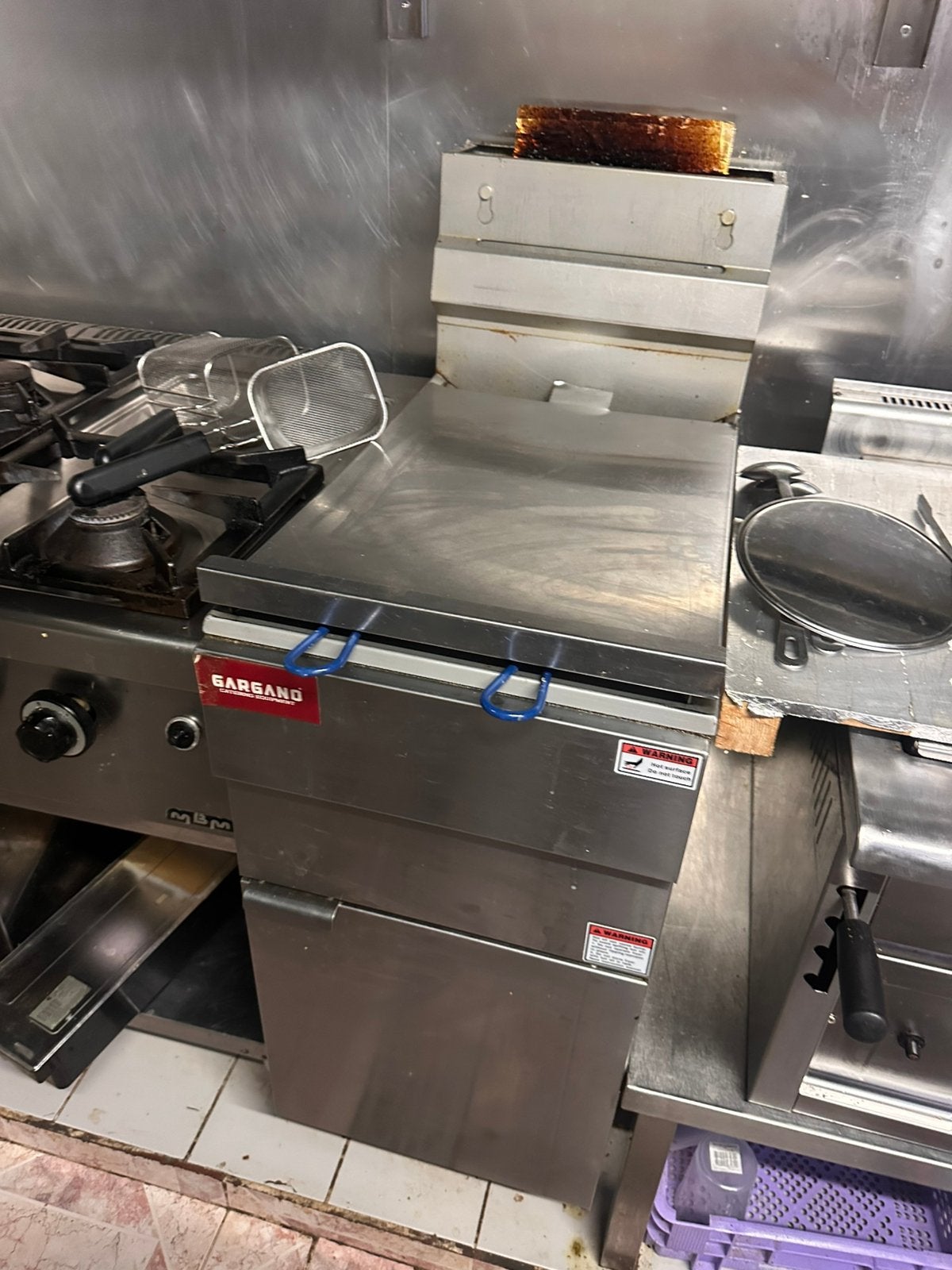 Friteuse, Articles professionnels, Enlèvement, Cuisinière, Friteuse et Grils