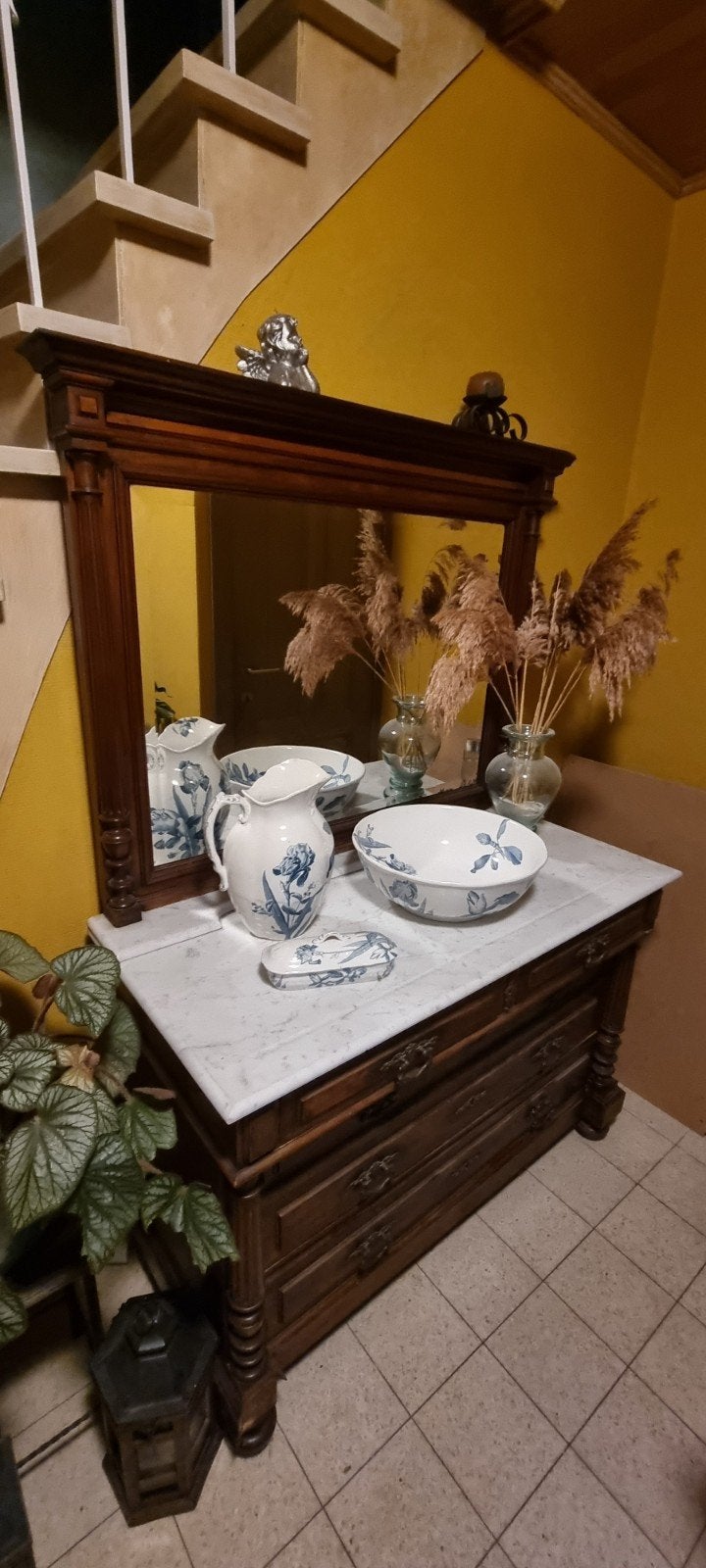 Antieke houten commode met marmeren blad en spiegel., Antiek en Kunst, Ophalen